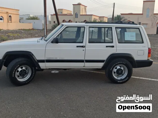 للبيع جيب شيروكي موديل 2001