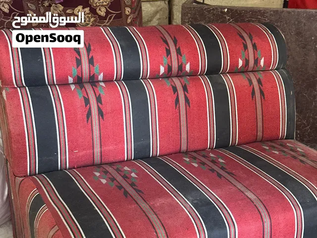 كراسي (كنبات) 2-3 اشخاص للبيع بحالة جيدة سعر الحبة 3 ريالات