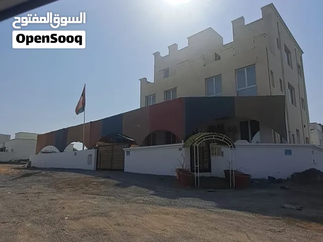 غرف للايجار المعبيله مسقط مول شارع النزهة