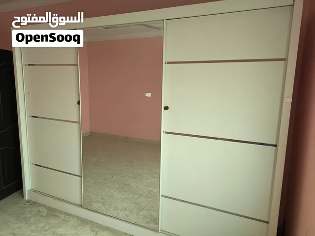 خزانة ملابس للبيع
