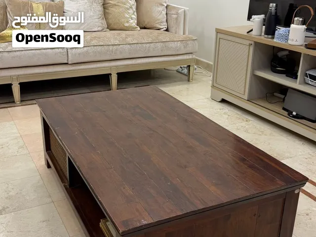 طاوله جيده جدا للأستعمال