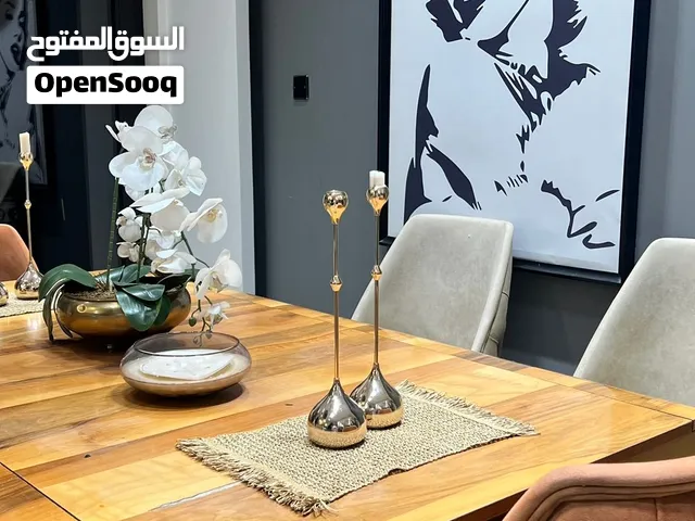 طاولة طعام مع كراسي