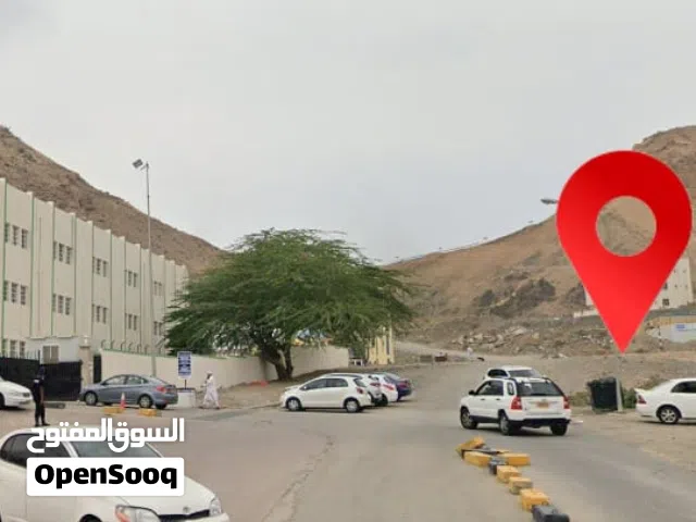 للبيع أرض سكني تجاري بدارسيت موقع حيوي للغاية