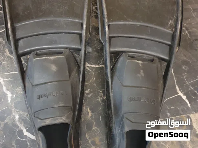 ريشات غطس للمحترفين مستعملة