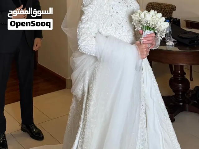فستان زفاف بتصميم خاص تم ارتداؤه مره واحده هو ف حاله ممتازه جدا