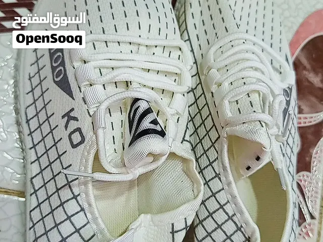 سلام عليكم  احذيه رجاليه باله اوربيه نضيفات قياسات متنوعه 38 39 40 41  جديد مستعمل