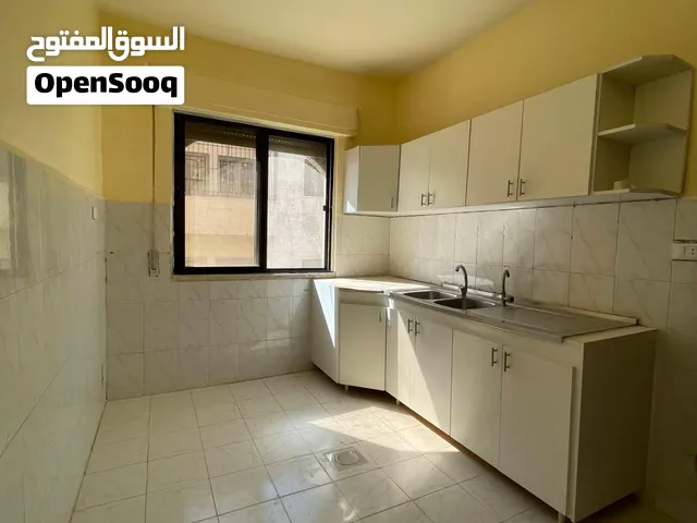 التواصل واتس فقط /شقة مقابل حدائق الجبيهه للإيجار بجانب سوبر ماركت البهلوان