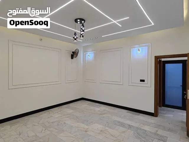 نشتغل جميع انواع الديكورات والصبغ في جميع الاماكن بالبصرة وباسعار مناسبة وعمل بدقة