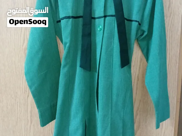 مريول اخضر للمدرسه للبنات بحاله ممتازة