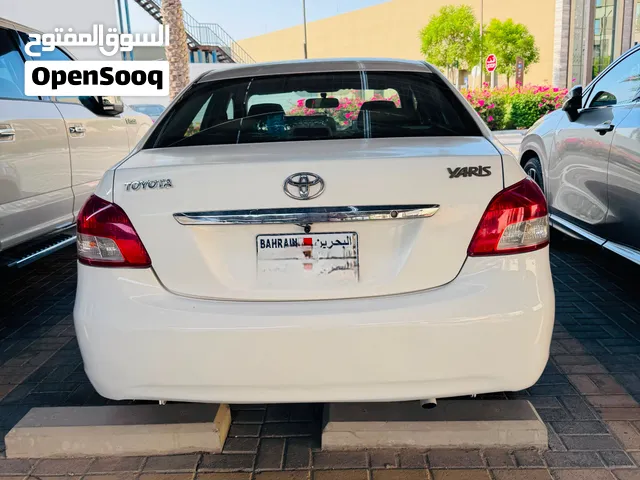 Toyota yaris 2007 white colour