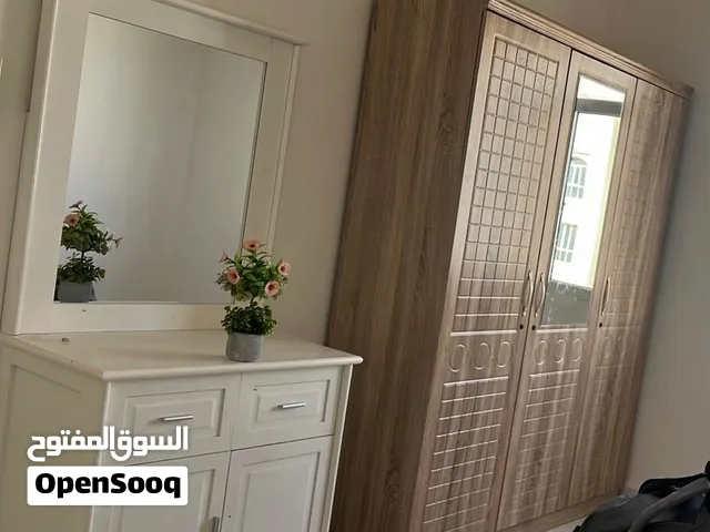 الخزانة و المراية مع الدرج