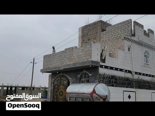 بيت مبني على قواعد مسلح هردي  مشطب دورين وجهه 10متر على ش14ومن جنوب ش16 يبعد عن شارع صنعا80متر