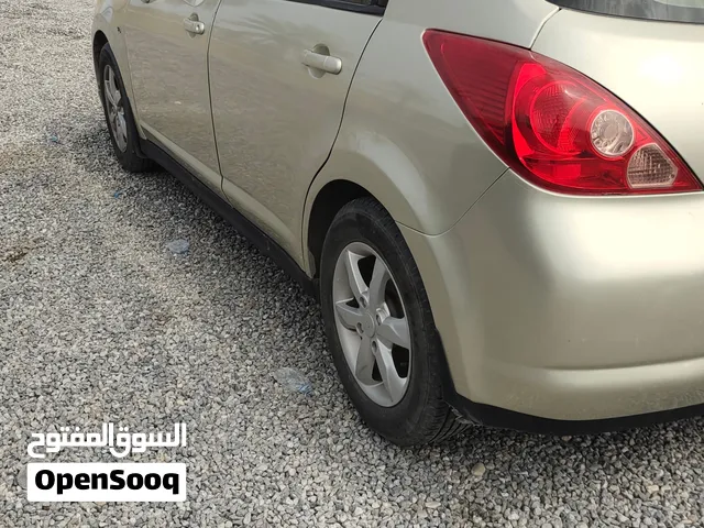 Nissan tida
