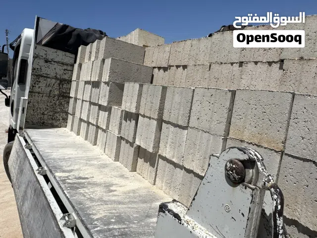 طوب بناء بجوده عاليه واسعار مناسبه يوجد جميع الطوب والرمل ولاسمنت