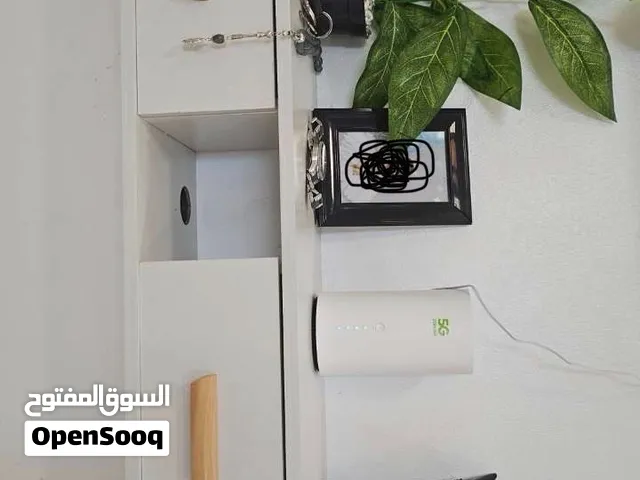رف كبير يتثبت عالجدار