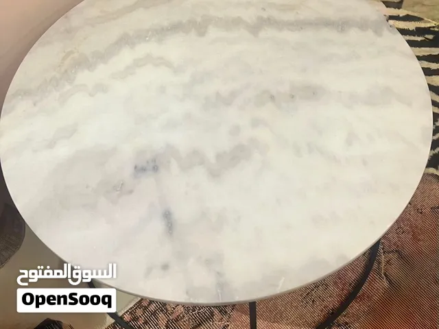 طاولة رخام ابيض للصالون