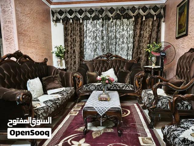 طقم أنتريه كلاسيكي ملكي للبيع بالترابيزة و الستارة