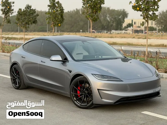 تسلا موديل 3 Performance 2025 خليجي ضمان الوكالة  لون زيـبق مميز داخلية بيضاء // صبغ وكالة //