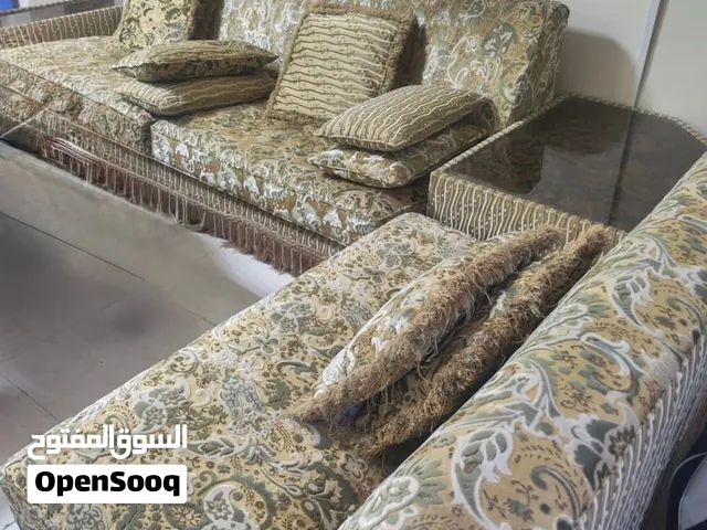 طقم كنب مع طاولة زاوية