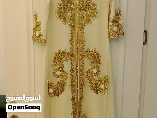 عندي عباية خليجيه لبسه وحده