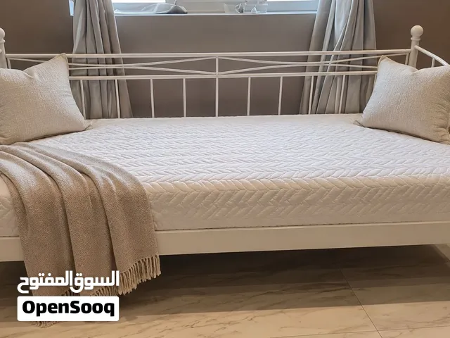 سرير وتنفع اريكه مع الدوشق