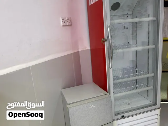 ثلاجة عرض (كاشيكا) + ثلاجة صغيرة (ميني بار)
