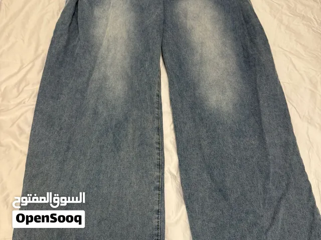 بنطلونات جينز بحالة جيدة