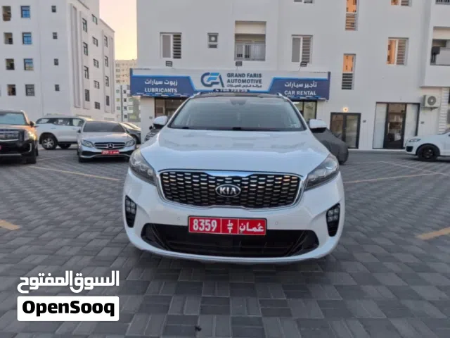 كيا سورينتو ( kia sorinto ) ابيض بنظام اتوماتيك فرويل لايجار اليومي ، اسبوعي ، شهري