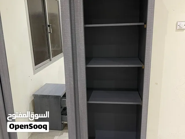 دولاب وتسريحة وكرسي.بيعة مستعجلة