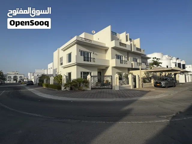 كورنر فاخرة للبيع في الخوض الرابعة  – خلف كنتاكي