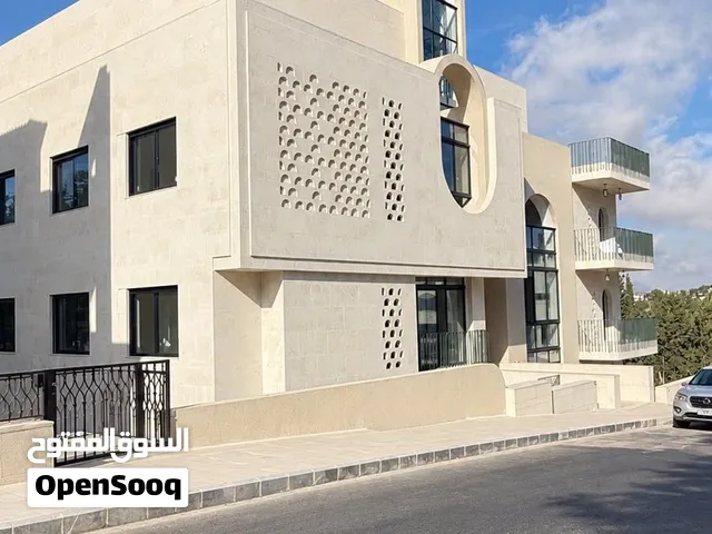 شقة بالحمر باعلى المواصفات بمنطقة الحمر 3 و 4 غرف