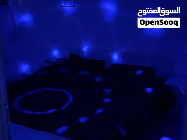 غرفة للإيجار اليومي و بالساعات اقرا الوصف