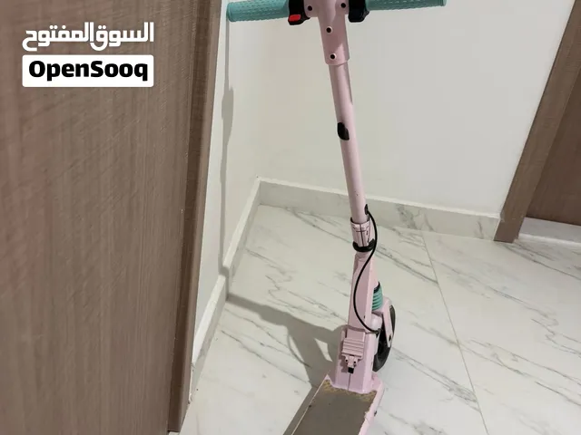 سكوتر لون وردي فاتح