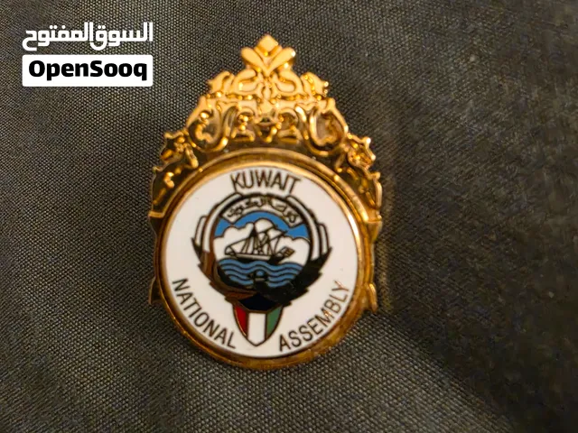 للبيع دبابيس للملابس والشنط و القبعات