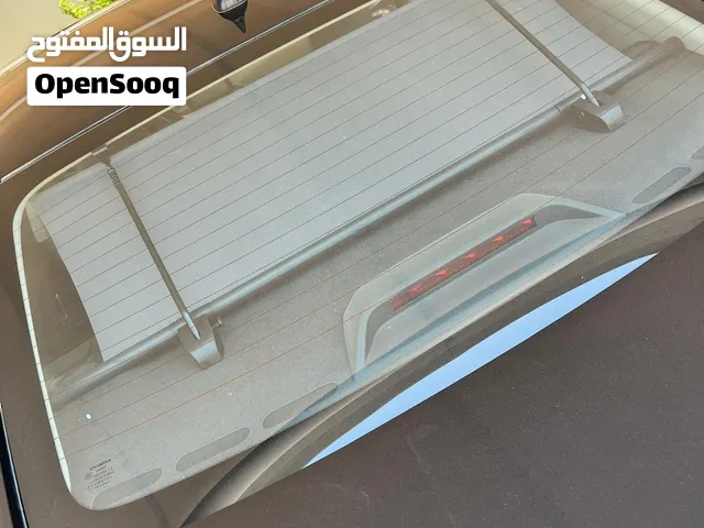 مظلة الزجاج الخلفي