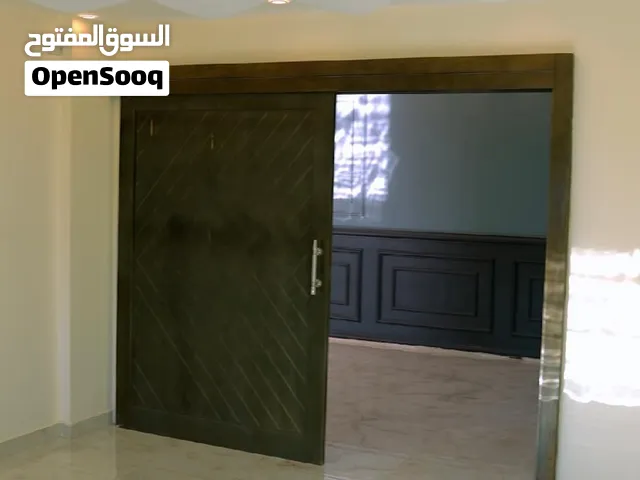 للبيع شقة سوبر ديلوكس بالحي الشرقي قرب مجمع عمان الجديد بمساحة 210 م2 مجددة ومعاد تشطيبها بالكامل