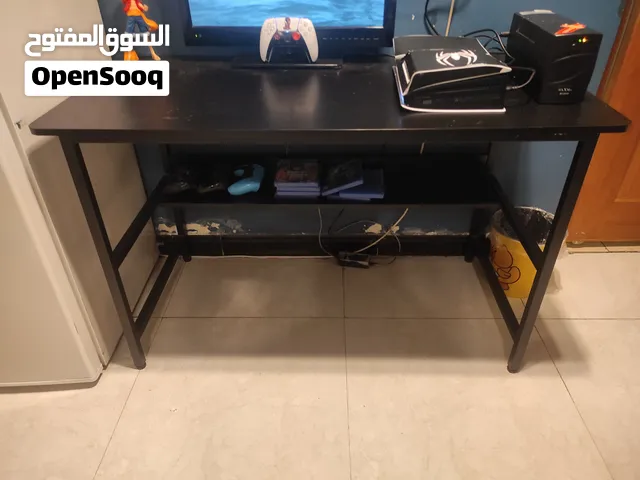 ميز للبيع بسعر 80 الف فقط اخو الجديد مستعمل قليل لون اسود