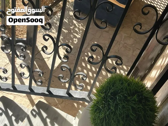 عندي قوارين منهم بدي ابيعهم