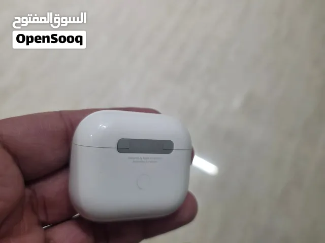 سماعات AirPods من الجيل الثالث.