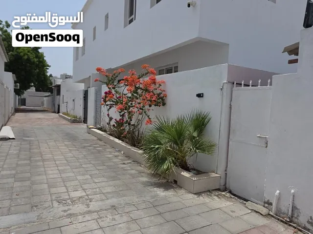 *فيلا سكنية راقية للإيجار في الحيل الجنوبية خلف وكالة المازدا