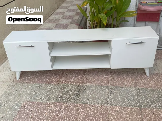 طاولة تلفزيون