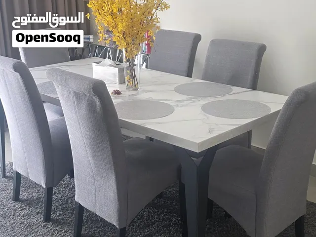 بيع اثاث مستعمل طاولة اكل مع ستة كراسي، قاعة جلوس ستة مقاعد، طاولة من البلور