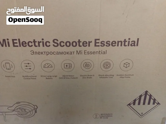 سكوتر شاومي كهربائي Mi Essential بحالة ممتازة مع الكرتون