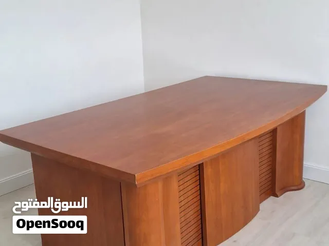 Office desk for sale in good condition طاولات مكتبية للبيع بحالة نظيفة