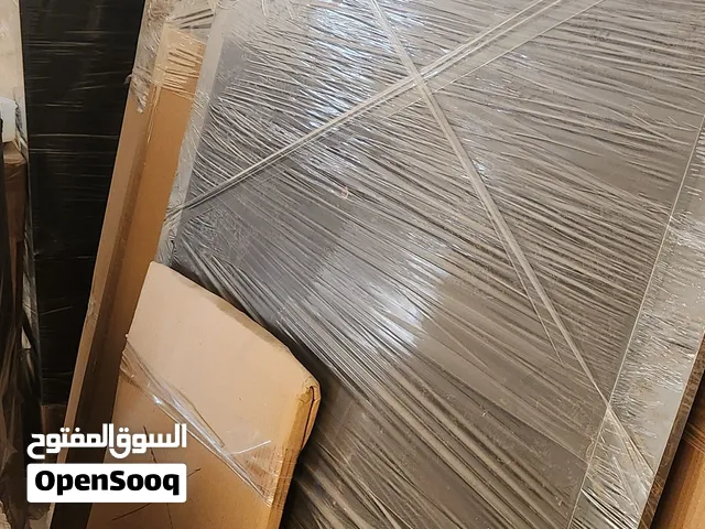 أثاث مكتب شبه جديد للجادين وقيمته السوقيه غاليه للجادين