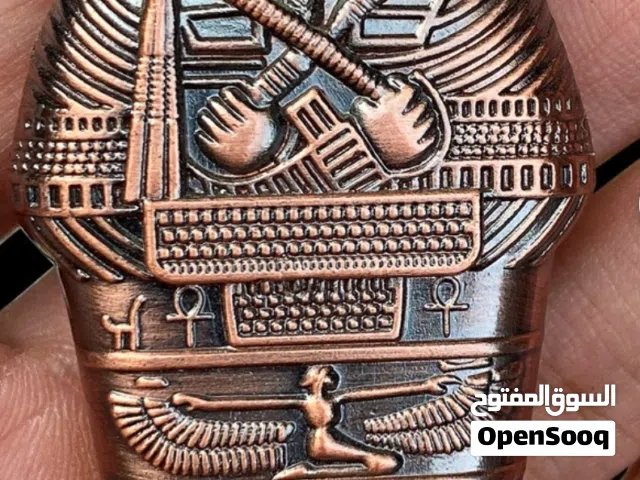 ولاعة معدنية فريدة من نوعها لتوت عنخ آمون......