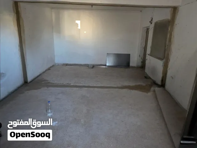 مخازن في ام الشرايط ،الشارع الرئيسي