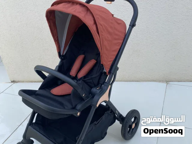عربة اطفال ذوجوده عاليه و من ماركه مشهوره giggles
