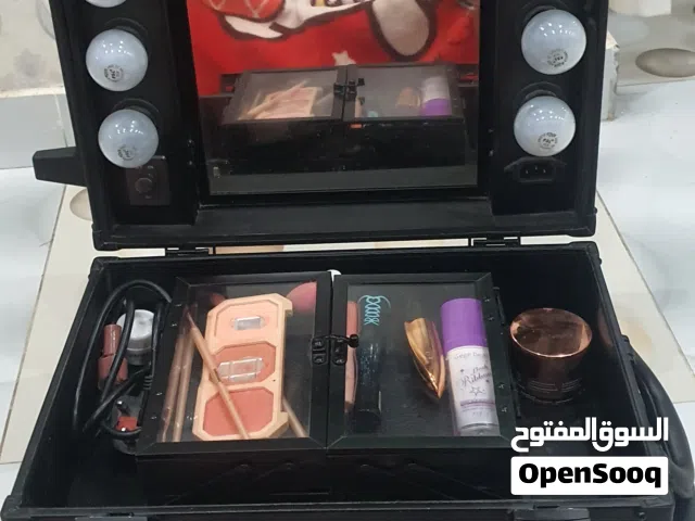 صندوق ومنظم مستحضرات التجميل أحجام مختلفة