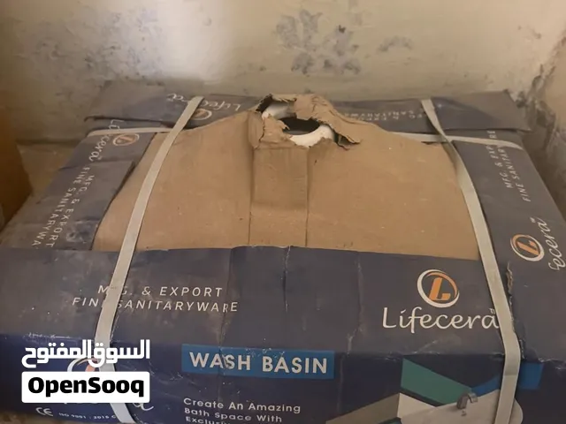 للبيع  4 مراحيض  مع 4 بطاريات   مع  4 مغاسل عامود  مع 4  شطاف  إيطالي